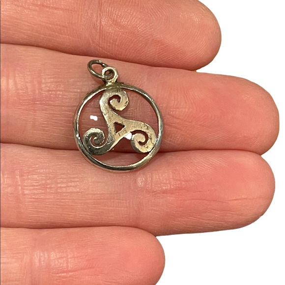 Sterling silver 925 Peter Stone Celtic Triskele Pendant - Picture 1 of 3